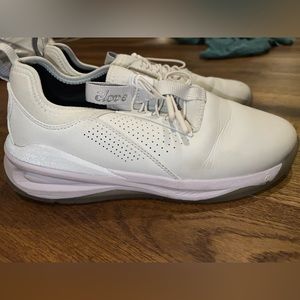 cloves nursing shoes